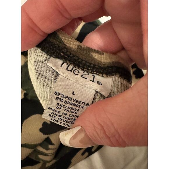 Rue21 Women's Camouflage crop tube top ribbed size L - Picture 4 of 4